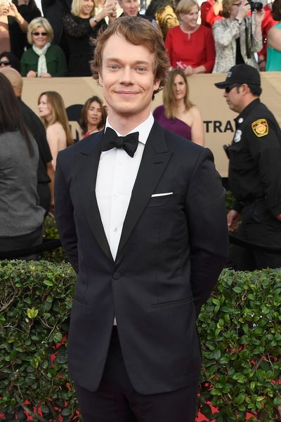 black celebrity tuxedos slim fit mens wedding suits one button groom wear two pieces custom made formal suit(jacket+pants+bow tie), Black;gray
black celebrity tuxedos slim fit mens wedding suits one button groom wear two pieces custom made formal suit(jacket+pants+bow tie), Black;gray