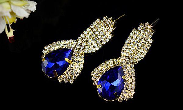 3 colors fashion crystal diamond droplet earrings luxury lady eardrop saudi gold gemstone dangles chandelier jewelry ear studs for women, Silver
3 colors fashion crystal diamond droplet earrings luxury lady eardrop saudi gold gemstone dangles chandelier jewelry ear studs for women, Silver