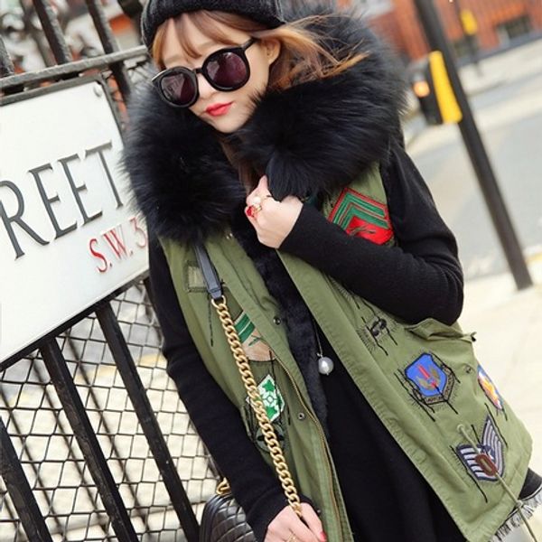 wholesale-down vest with fur hood army green vesten winter womens cargo vest badge patch chalecos black fur doudoune sans manche femme, Black;white
wholesale-down vest with fur hood army green vesten winter womens cargo vest badge patch chalecos black fur doudoune sans manche femme, Black;white