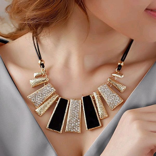 wholesale-chunky necklace retro geometric rope chain rhinestone shorts collar statement necklaces fashion jewelry for women, Golden;silver
wholesale-chunky necklace retro geometric rope chain rhinestone shorts collar statement necklaces fashion jewelry for women, Golden;silver