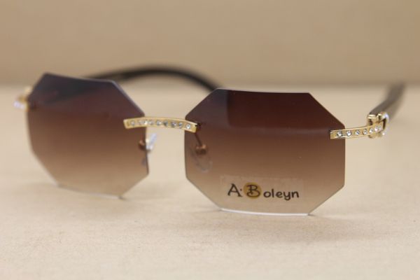2020 new t8307002 big diamond glasses black buffalo sunglasses rimless polygon brand glasses uv400 driving glasses frame size:57-18-140mm, White;black
2020 new t8307002 big diamond glasses black buffalo sunglasses rimless polygon brand glasses uv400 driving glasses frame size:57-18-140mm, White;black