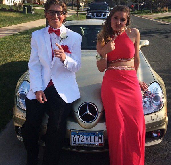 простой шифон две части длинное платье выпускного вечера 2k15 с бисером воротник платья партии холтер высокая шея длина пола вечерние платья, Black
простой шифон две части длинное платье выпускного вечера 2k15 с бисером воротник платья партии холтер высокая шея длина пола вечерние платья, Black