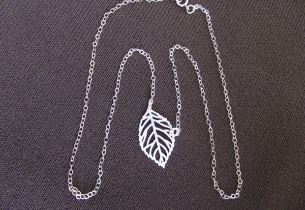 10pcs- n111 horizontal sideways leaf necklaces tree hollow fallen leaf necklace simple cute nature necklaces for ladies women, Silver
10pcs- n111 horizontal sideways leaf necklaces tree hollow fallen leaf necklace simple cute nature necklaces for ladies women, Silver