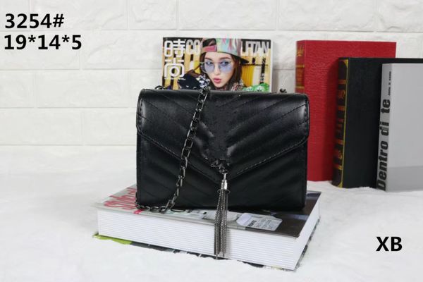 Genuine Leather Brand High Quality Canvas Chain shoulder fashion bags Casual fashion handbag fringed decoration single shoulder chain bag
Genuine Leather Brand High Quality Canvas Chain shoulder fashion bags Casual fashion handbag fringed decoration single shoulder chain bag
