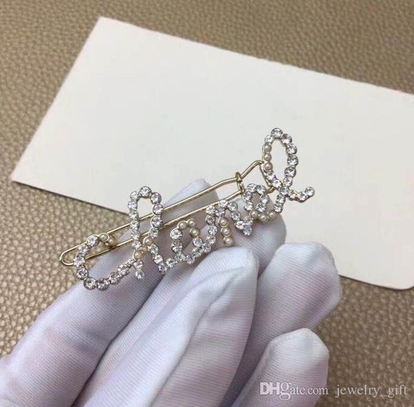 2019 new european and american catwalk pearl full diamond gold english letter hairpin temperament side clip fashion clip, Golden;silver
2019 new european and american catwalk pearl full diamond gold english letter hairpin temperament side clip fashion clip, Golden;silver