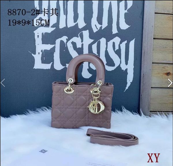 2019 famous designers womens handbag new letter shoulder bag genuine leather messenger bag luxury saddle bag
2019 famous designers womens handbag new letter shoulder bag genuine leather messenger bag luxury saddle bag