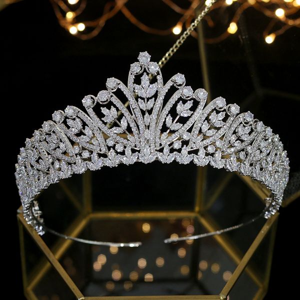 new european crown wedding bridal tiara silver-plated crystal headdress de la reina wedding hair accessories zircon crown
new european crown wedding bridal tiara silver-plated crystal headdress de la reina wedding hair accessories zircon crown