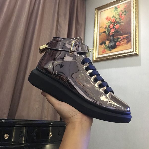 valentin men women casual shoes bee embroidered green red stripe black white lace-up genuine leather fashion sneakers
valentin men women casual shoes bee embroidered green red stripe black white lace-up genuine leather fashion sneakers