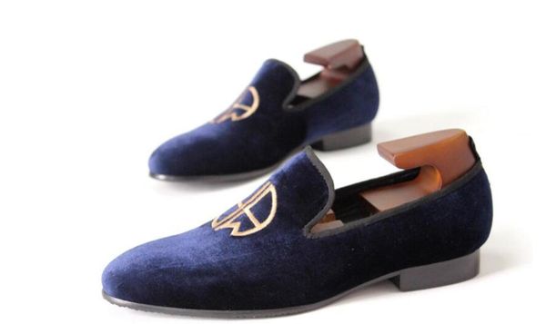 new fashion velvet blue men shoes loafers classics embroidery slip on casual shoes for men, Black
new fashion velvet blue men shoes loafers classics embroidery slip on casual shoes for men, Black