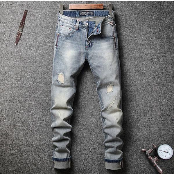 2020 new light blue washed italian designer men jeans brand straight fit distressed ripped jeans for men
2020 new light blue washed italian designer men jeans brand straight fit distressed ripped jeans for men