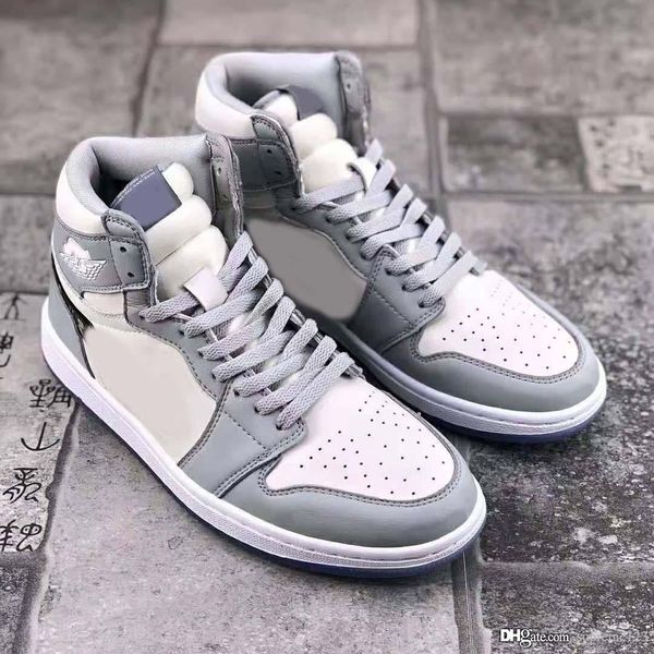 2020 authentic air 2020dior grey 1 high og man basketball shoes maison leather silver jumpman retro luxury men sports sneakers with box
2020 authentic air 2020dior grey 1 high og man basketball shoes maison leather silver jumpman retro luxury men sports sneakers with box