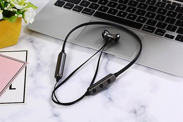 bluetooth wireless headphones sports stereo magnet earbuds with mic earphones headsets for iphone android smart phones
bluetooth wireless headphones sports stereo magnet earbuds with mic earphones headsets for iphone android smart phones