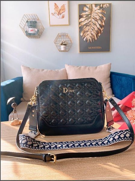 2020 ladies designer handbag purse ladies classic shoulder bag women's selling wild leather business bag backpack
2020 ladies designer handbag purse ladies classic shoulder bag women's selling wild leather business bag backpack