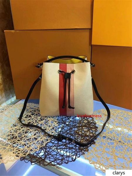 lovuitto n mao ono mao noe white monograms coated canvas bag lockme bucket shoulder bag size: 26x26x17.5cm
lovuitto n mao ono mao noe white monograms coated canvas bag lockme bucket shoulder bag size: 26x26x17.5cm