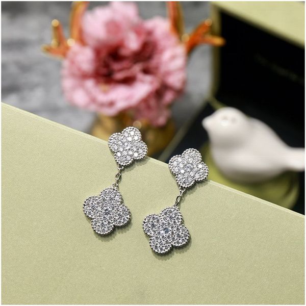 серьги конструктора класса люкс для женщин iced out earings bling алмазный мотаться серьги подвески модные аксессуары для женщин роскошные ю, White
серьги конструктора класса люкс для женщин iced out earings bling алмазный мотаться серьги подвески модные аксессуары для женщин роскошные ю, White
