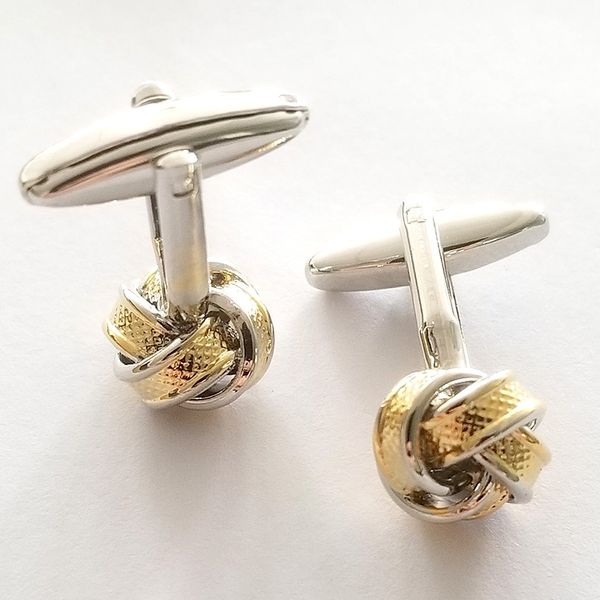 2018 new mens elegant knot shirt cufflinks fashion exquisit gemelos cuff button quality buniness wedding shirt gifts cuff link, Silver;golden
2018 new mens elegant knot shirt cufflinks fashion exquisit gemelos cuff button quality buniness wedding shirt gifts cuff link, Silver;golden