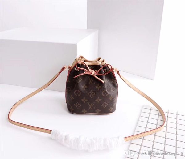 men's travel bags women bag real leather handbags leather keepall 45 shoulder bags totes 41346 size 13 x 15x 9cm
men's travel bags women bag real leather handbags leather keepall 45 shoulder bags totes 41346 size 13 x 15x 9cm
