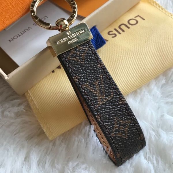 luxury high quality keychains дизайнер key пряжка новая мода ручной работы марка брелок кожа ключа пряжки 4 цвета с коробкой, Silver
luxury high quality keychains дизайнер key пряжка новая мода ручной работы марка брелок кожа ключа пряжки 4 цвета с коробкой, Silver