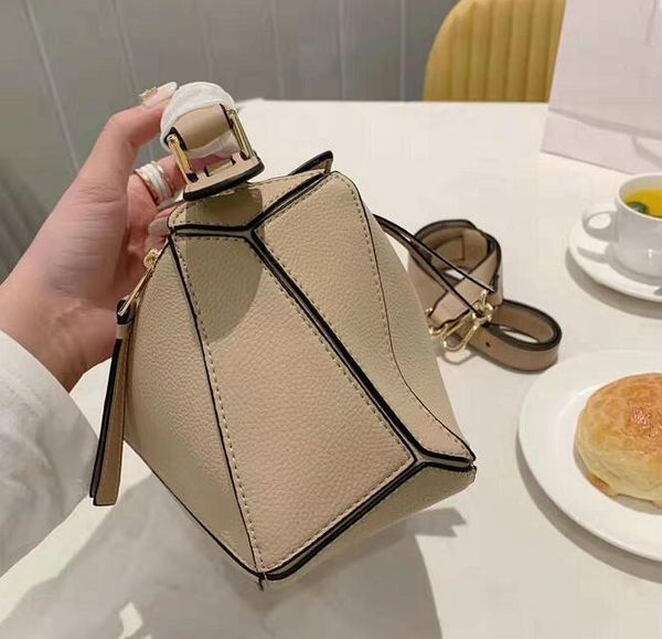 качественная равнина lady square cross bags сумка сумка женский классический темперамент корпус сумка высокий дизайнер 2020 сумка crossbody
качественная равнина lady square cross bags сумка сумка женский классический темперамент корпус сумка высокий дизайнер 2020 сумка crossbody