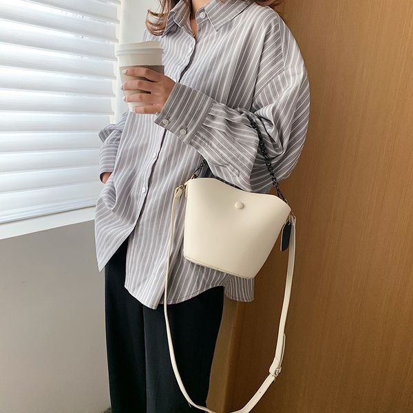 2020 new women's shoulder bag korean fashion messenger bag solid color portable bucket
2020 new women's shoulder bag korean fashion messenger bag solid color portable bucket