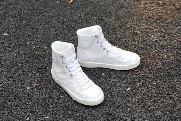 2019 autumn and winter new crocodile embossed leather high-shoes with leather pearl round head flat wild casual shoes, Black
2019 autumn and winter new crocodile embossed leather high-shoes with leather pearl round head flat wild casual shoes, Black
