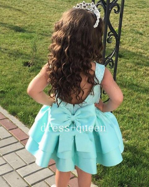 2020 lovely crystals a line flower girls' dresses jewel neckline tulle covered button sleeveless long girl' pageant dress, White;blue
2020 lovely crystals a line flower girls' dresses jewel neckline tulle covered button sleeveless long girl' pageant dress, White;blue