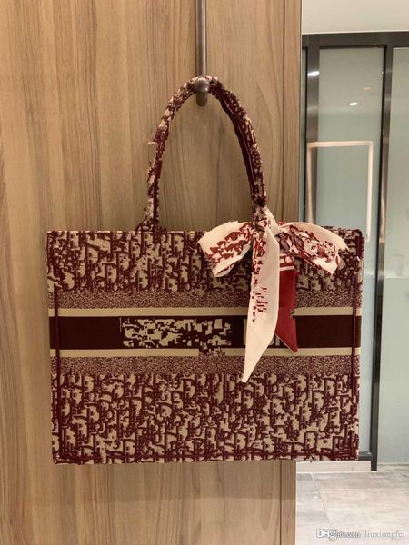 this fashionable shopping bags are made using chinese embroidery technology limited design colour profile models joker design elements and e, Black;red
this fashionable shopping bags are made using chinese embroidery technology limited design colour profile models joker design elements and e, Black;red