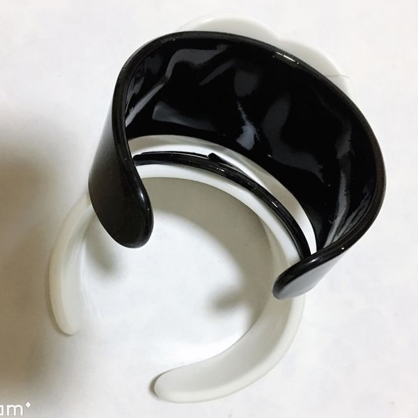 4x6.5cm simple black and white acrylic bracelet fashion c letter bracelet for ladies collection luxury design bracelet vip gift 2pcs/lot
4x6.5cm simple black and white acrylic bracelet fashion c letter bracelet for ladies collection luxury design bracelet vip gift 2pcs/lot