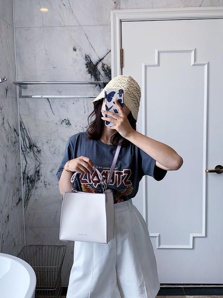 small bag women's design bag new fashion all kinds of simple one shoulder messenger chain knot fashionable square
small bag women's design bag new fashion all kinds of simple one shoulder messenger chain knot fashionable square