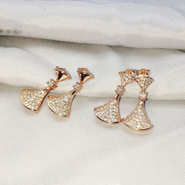 luxury zircon double fan-shaped gold color ladies earrings jewelry fashion classic creative wild temperament holiday gift ladies earrings, Golden
luxury zircon double fan-shaped gold color ladies earrings jewelry fashion classic creative wild temperament holiday gift ladies earrings, Golden