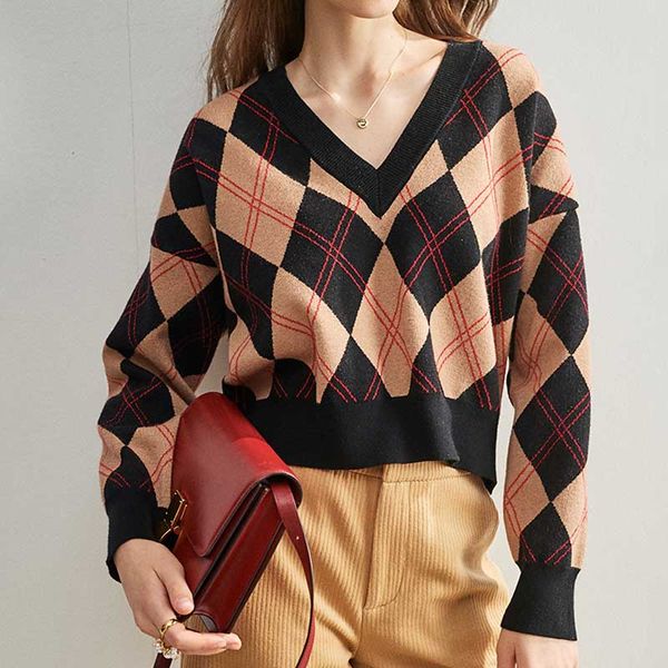 women sweater 2019 autumn and winter new retro v-neck rhombic jacquard wool sweater, White;black
women sweater 2019 autumn and winter new retro v-neck rhombic jacquard wool sweater, White;black
