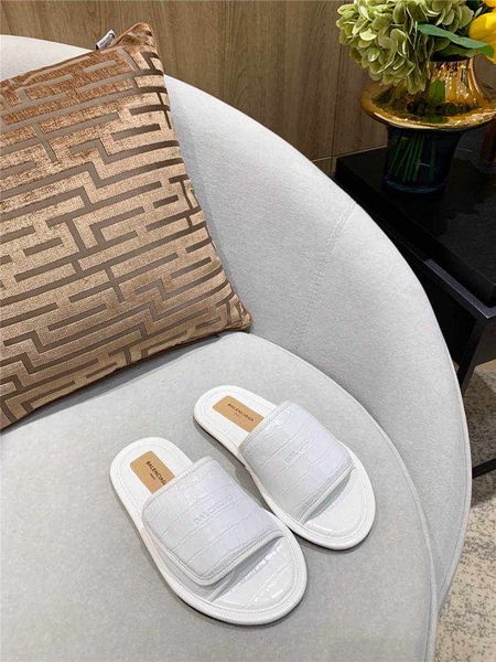 2020 paris summer new designer men and women leather flat bottom slippers indoor and outdoor beach crocodile sandals platform flip flops lt, Black
2020 paris summer new designer men and women leather flat bottom slippers indoor and outdoor beach crocodile sandals platform flip flops lt, Black