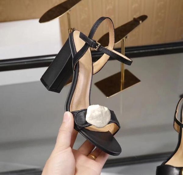 5ss women's high heels banquet wedding shoes dress party shoes high heel sandals slippers casual shoes flat rivet sandals 35--43, Black
5ss women's high heels banquet wedding shoes dress party shoes high heel sandals slippers casual shoes flat rivet sandals 35--43, Black