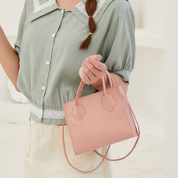 роскошные малый tote сумочка для женщин 2020 крокодил шаблон crossbody плечо сумка vintage design кожа прекрасные рук сумка lady
роскошные малый tote сумочка для женщин 2020 крокодил шаблон crossbody плечо сумка vintage design кожа прекрасные рук сумка lady