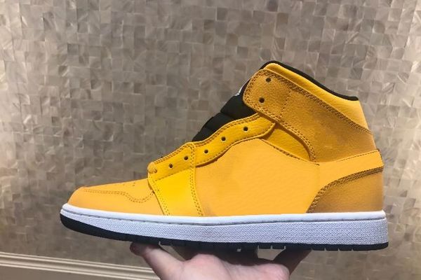 2020 new arrival 1s high black yellow leather women men outdoor shoes shoes size 36-47
2020 new arrival 1s high black yellow leather women men outdoor shoes shoes size 36-47