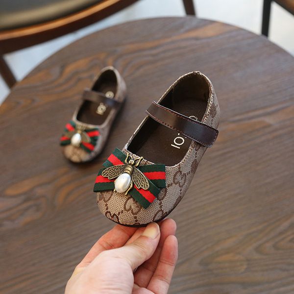2020 kids designer princess leather shoes girls luxury flat shoes children fashion print casual shoe bee decoration new, Black;red
2020 kids designer princess leather shoes girls luxury flat shoes children fashion print casual shoe bee decoration new, Black;red