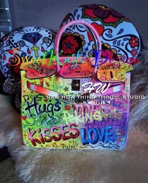 поцелуй любовь мода искусство многоцветный граффити оригинальный дизайн натуральная кожа женские сумки женские сумки ручной рисунок настояща
поцелуй любовь мода искусство многоцветный граффити оригинальный дизайн натуральная кожа женские сумки женские сумки ручной рисунок настояща