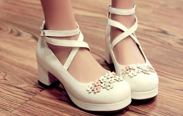 2019 flower women's shoes in spring and autumn with new style middle heel coarse heel round head, Black
2019 flower women's shoes in spring and autumn with new style middle heel coarse heel round head, Black