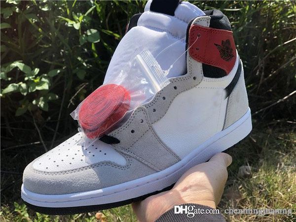 2020 air aauthentic 1 high og retro white black light smoke grey men basketball shoes 555088-126 varsity red sports sneakers with box
2020 air aauthentic 1 high og retro white black light smoke grey men basketball shoes 555088-126 varsity red sports sneakers with box
