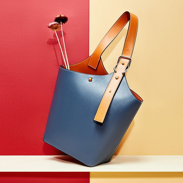 design winter big capacity panelled bucket bag 100% real leather women handbag simple adjustable shoulder tote bag
design winter big capacity panelled bucket bag 100% real leather women handbag simple adjustable shoulder tote bag