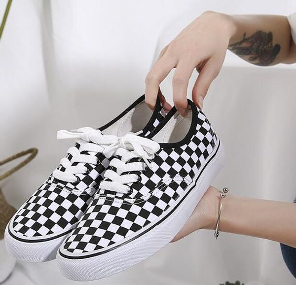 2018 women&men canvas shoes fashion skate casual shoes female checkered on flats shoes size 35-44, Black
2018 women&men canvas shoes fashion skate casual shoes female checkered on flats shoes size 35-44, Black