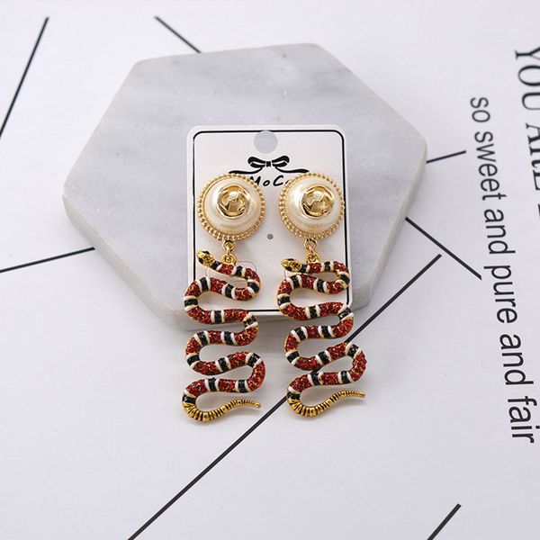 2020 snake diamond women studs rhinestone snake animal long earrings for lady pearl earrings jewelry d5
2020 snake diamond women studs rhinestone snake animal long earrings for lady pearl earrings jewelry d5