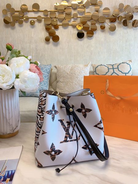 trendy bucket bag handbag wallet backpack main card holder duffle bag women handbags horsebit card holder 2020 new
trendy bucket bag handbag wallet backpack main card holder duffle bag women handbags horsebit card holder 2020 new