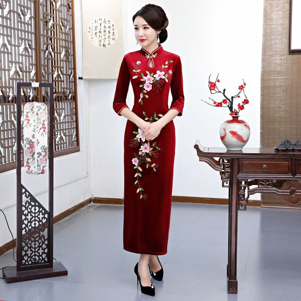 секси длинный велюровый cheongsam 2019 весна традиционный китайский стиль платья женщин мандарин воротник qipao тонкий бальные платья платье, Black;gray
секси длинный велюровый cheongsam 2019 весна традиционный китайский стиль платья женщин мандарин воротник qipao тонкий бальные платья платье, Black;gray