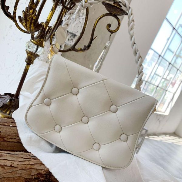 one shoulder messenger bag fashion wild woven portable retro underarm bag 2020 spring summer new fashionable organ female
one shoulder messenger bag fashion wild woven portable retro underarm bag 2020 spring summer new fashionable organ female