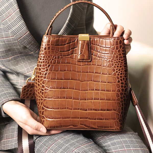 women genuine leather bucket shoulder bags wide strap small design handbags ladies messenger bag
women genuine leather bucket shoulder bags wide strap small design handbags ladies messenger bag