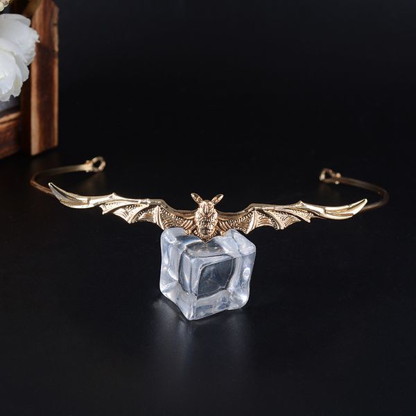 Baroque Punk Metal Bat Shape Bridal Tiaras Crown Wedding Hair Accessories Vintage Alloy Rhinestone Pageant Crown Bride Headpiece
Baroque Punk Metal Bat Shape Bridal Tiaras Crown Wedding Hair Accessories Vintage Alloy Rhinestone Pageant Crown Bride Headpiece