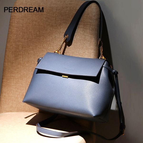 handbag female 2020 new temperament european and american fashion messenger leather bag wild large capacity shoulder bag
handbag female 2020 new temperament european and american fashion messenger leather bag wild large capacity shoulder bag