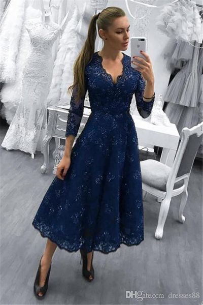 modest 2019 dark navy lace mother of bride groom dresses tea length a line v neck vintage long sleeves cocktail evening prom gowns, Black;red
modest 2019 dark navy lace mother of bride groom dresses tea length a line v neck vintage long sleeves cocktail evening prom gowns, Black;red