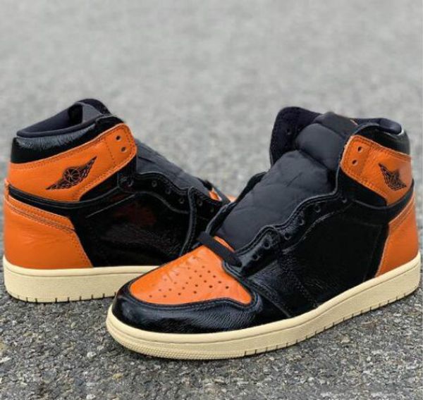 1 og high shattered backboard 3.0 mens basketball shoes 1s sneaker orange black toe black pale vanilla starfish athletic sneakers with box 
1 og high shattered backboard 3.0 mens basketball shoes 1s sneaker orange black toe black pale vanilla starfish athletic sneakers with box